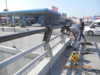 Üst Geçit Korkuluğu